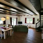 Gruene Farm - Ost Burg Kauper